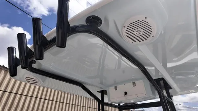 Slide: The Image of Polar 220 CC Simrad 9, Stereo, Ski Bar 2025 - 71