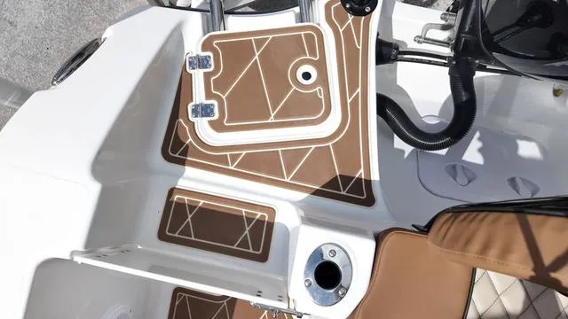 Slide: The Image of Polar 220 CC Simrad 9, Stereo, Ski Bar 2025 - 74