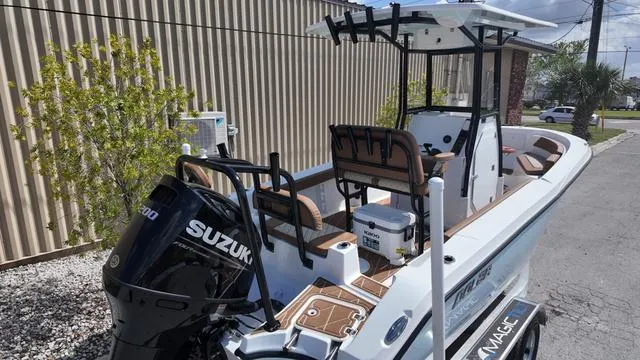 Slide: The Image of Polar 220 CC Simrad 9, Stereo, Ski Bar 2025 - 8