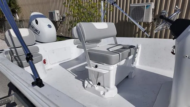 Slide: The Image of ALK 2 Powerboats 22CRS BIMINI 2025 - 11