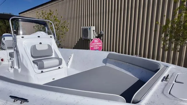 Slide: The Image of ALK 2 Powerboats 22CRS BIMINI 2025 - 13