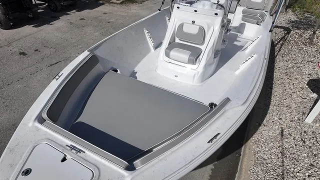 Slide: The Image of ALK 2 Powerboats 22CRS BIMINI 2025 - 14
