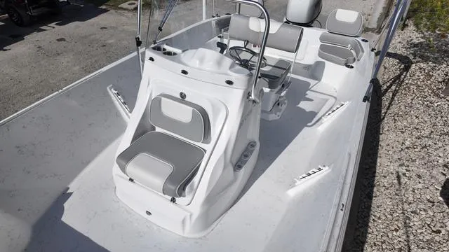 Slide: The Image of ALK 2 Powerboats 22CRS BIMINI 2025 - 15
