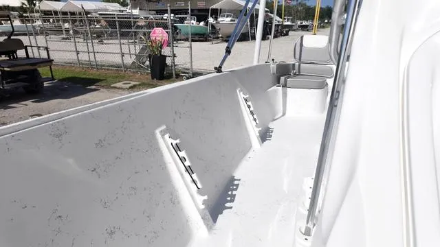 Slide: The Image of ALK 2 Powerboats 22CRS BIMINI 2025 - 31