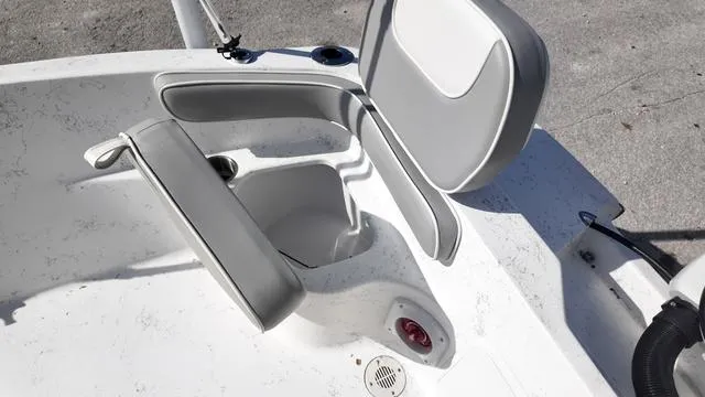 Slide: The Image of ALK 2 Powerboats 22CRS BIMINI 2025 - 34