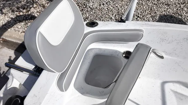 Slide: The Image of ALK 2 Powerboats 22CRS BIMINI 2025 - 35