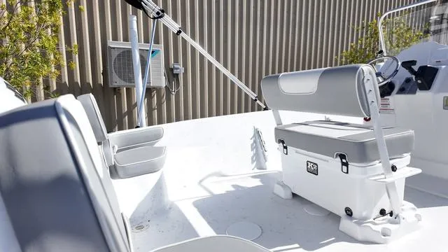 Slide: The Image of ALK 2 Powerboats 22CRS BIMINI 2025 - 9