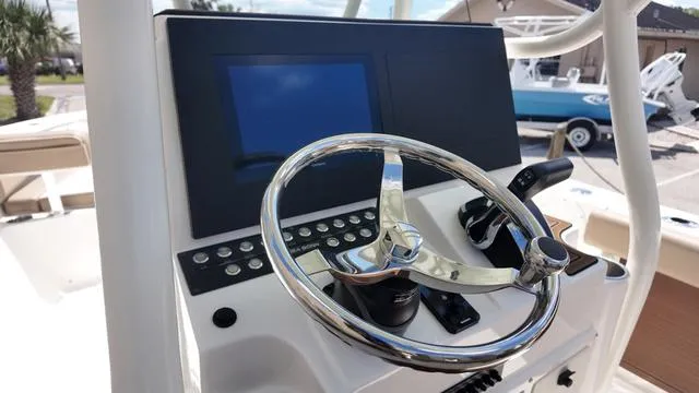 Slide: The Image of Sea Born LX22 Center Console 2026 - 3
