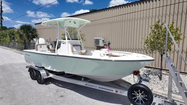 The Image of Sea Born LX24 Center Console 2026 - 1