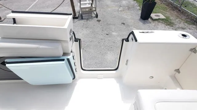 Slide: The Image of Sea Born LX26LE 2025 - 44