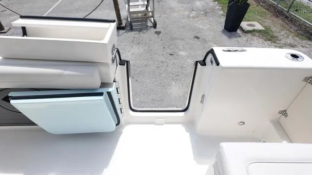 Slide: The Image of Sea Born LX26LE 2025 - 45