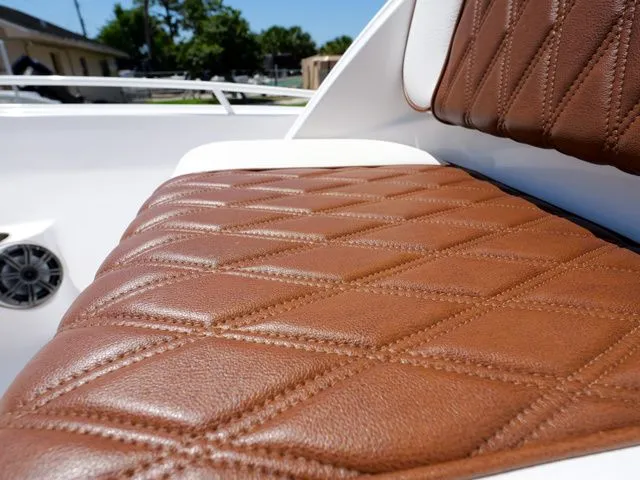 Slide: The Image of ALK 2 Powerboats 22CRX - Kicker Stereo - Simrad 9 2025 - 13