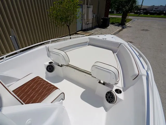 Slide: The Image of ALK 2 Powerboats 22CRX - Kicker Stereo - Simrad 9 2025 - 15