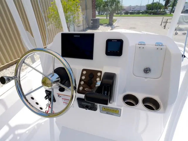 Slide: The Image of ALK 2 Powerboats 22CRX - Kicker Stereo - Simrad 9 2025 - 17