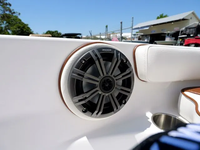 Slide: The Image of ALK 2 Powerboats 22CRX - Kicker Stereo - Simrad 9 2025 - 18