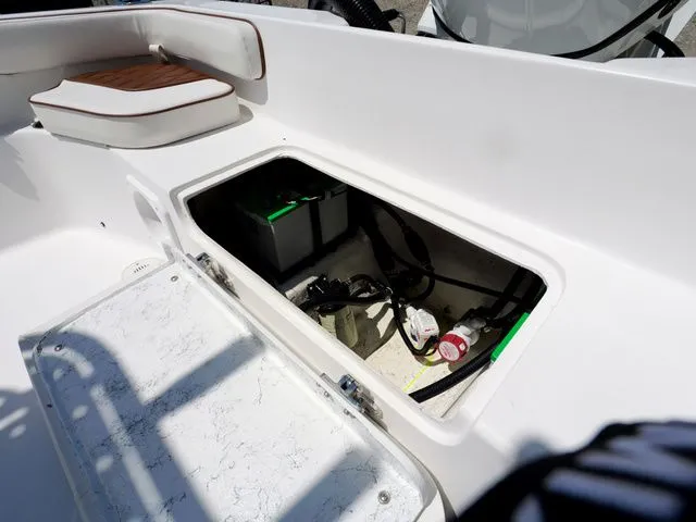 Slide: The Image of ALK 2 Powerboats 22CRX - Kicker Stereo - Simrad 9 2025 - 20