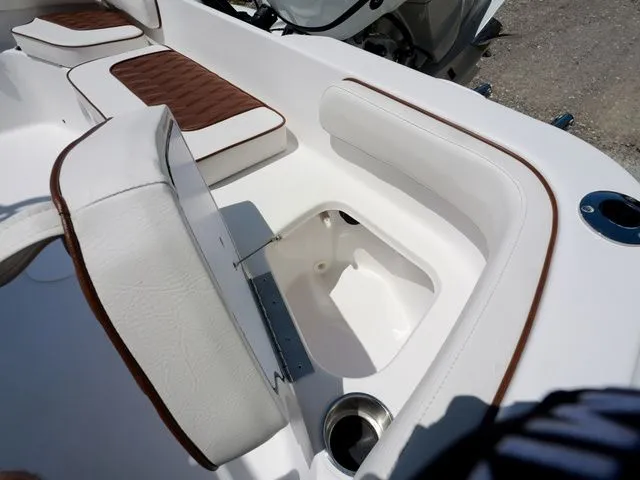 Slide: The Image of ALK 2 Powerboats 22CRX - Kicker Stereo - Simrad 9 2025 - 21
