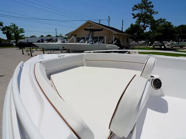 Slide: The Image of ALK 2 Powerboats 22CRX - Kicker Stereo - Simrad 9 2025 - 24
