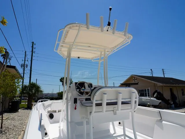 Slide: The Image of ALK 2 Powerboats 22CRX - Kicker Stereo - Simrad 9 2025 - 25