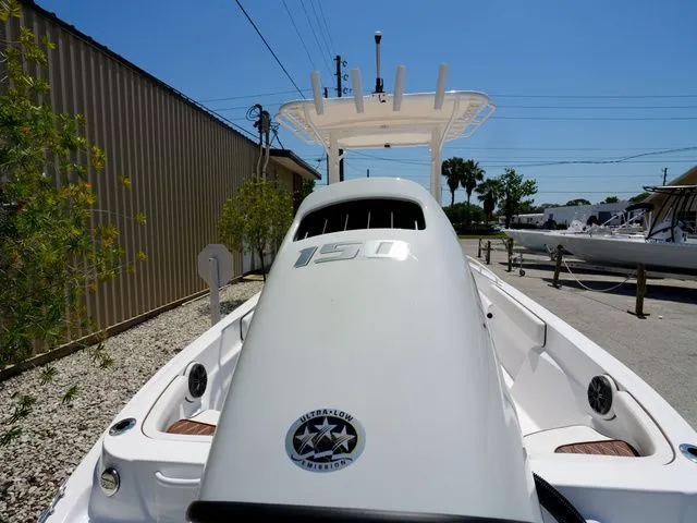 Slide: The Image of ALK 2 Powerboats 22CRX - Kicker Stereo - Simrad 9 2025 - 27