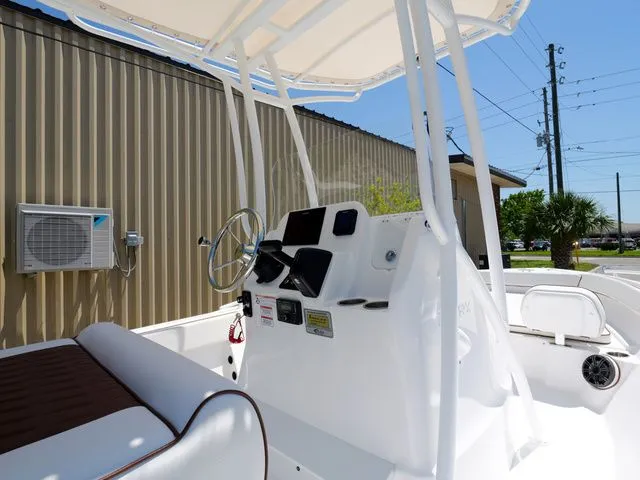 Slide: The Image of ALK 2 Powerboats 22CRX - Kicker Stereo - Simrad 9 2025 - 28