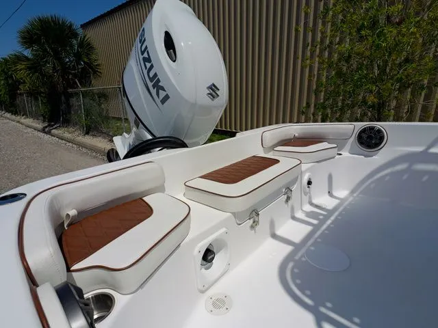 Slide: The Image of ALK 2 Powerboats 22CRX - Kicker Stereo - Simrad 9 2025 - 29