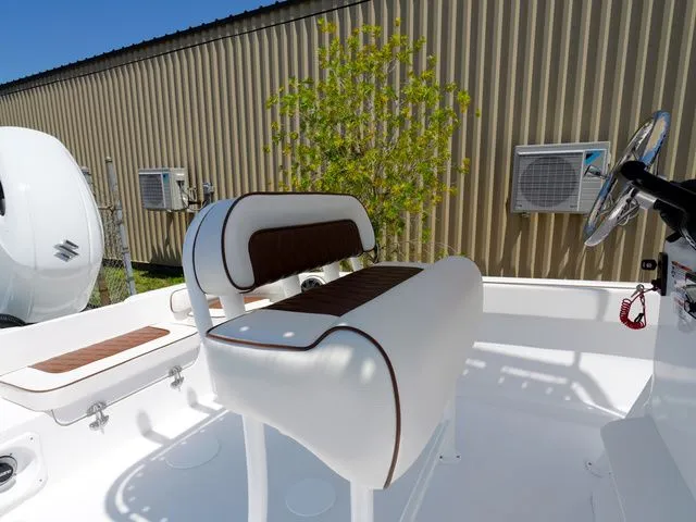 Slide: The Image of ALK 2 Powerboats 22CRX - Kicker Stereo - Simrad 9 2025 - 30