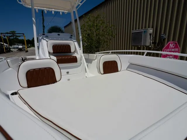 Slide: The Image of ALK 2 Powerboats 22CRX - Kicker Stereo - Simrad 9 2025 - 33