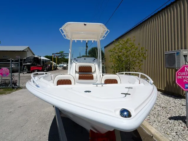 Slide: The Image of ALK 2 Powerboats 22CRX - Kicker Stereo - Simrad 9 2025 - 5