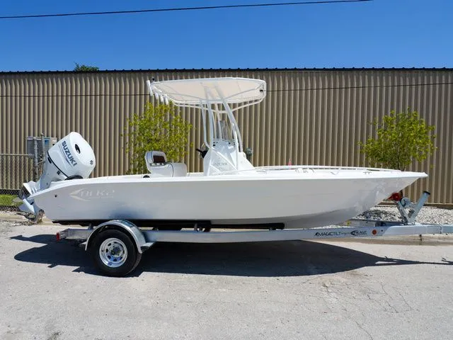 Slide: The Image of ALK 2 Powerboats 22CRX - Kicker Stereo - Simrad 9 2025 - 6