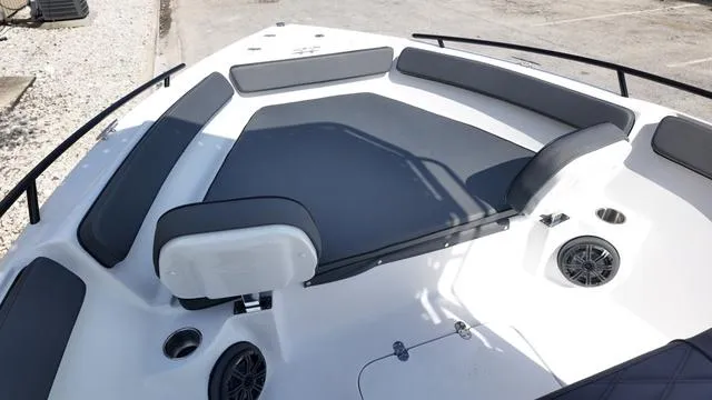 Slide: The Image of ALK 2 Powerboats 23CRX 2025 - 39