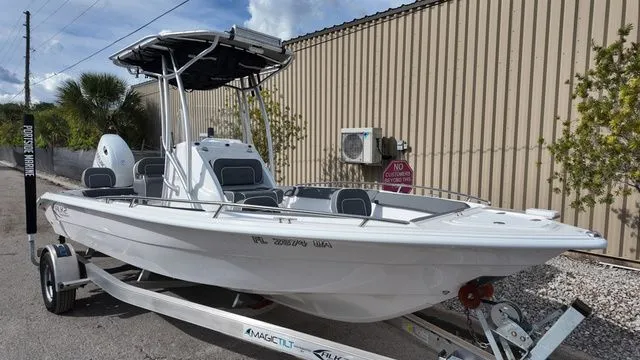 Slide: The Image of ALK 2 Powerboats 23CRX 2025 - 1