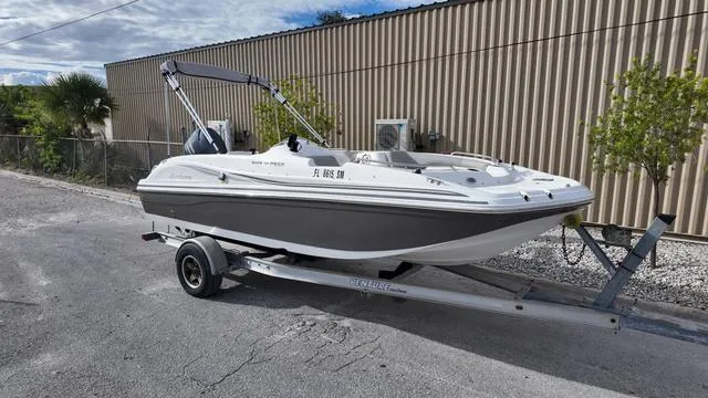 The Image of Hurricane SUNDECK SPORT 188 2013 - 1