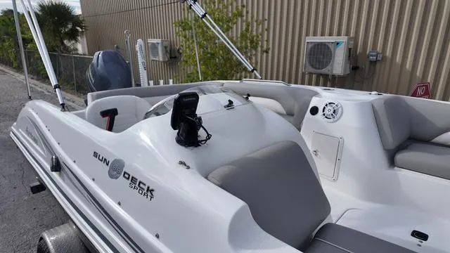 Slide: The Image of Hurricane SUNDECK SPORT 188 2013 - 11