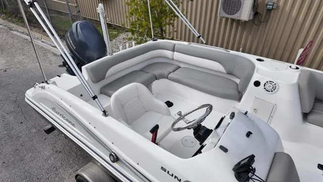 Slide: The Image of Hurricane SUNDECK SPORT 188 2013 - 14