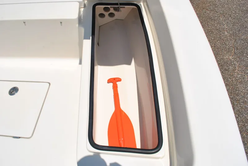 Slide: The Image of Storage compartment with orange paddle on 2010 Pathfinder 2400 Tournament Edition boat. - 17