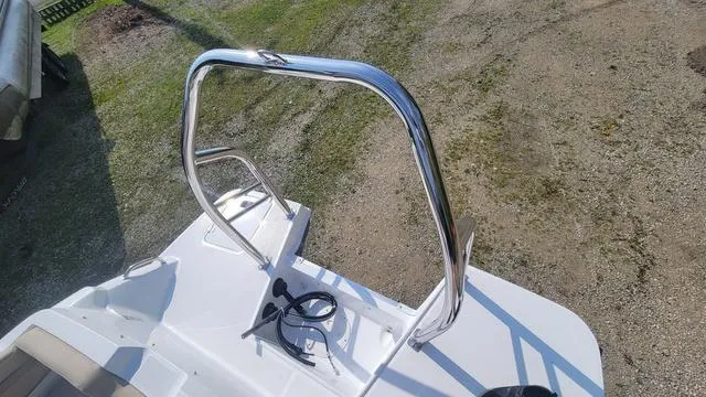 Slide: The Image of Hurricane SunDeck Sport 205 OB 2025 - 8