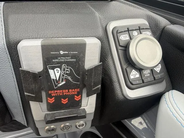 Slide: The Image of Malibu Wakesetter 22 MXZ 2025 - 10