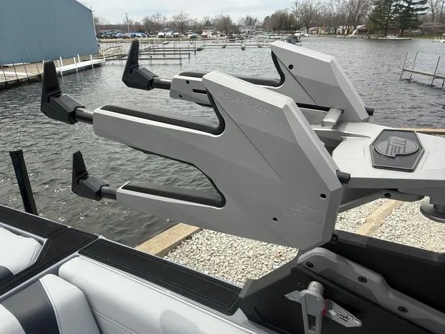 Slide: The Image of Malibu Wakesetter 22 MXZ 2025 - 16