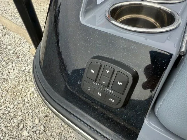 Slide: The Image of Malibu Wakesetter 22 MXZ 2025 - 20