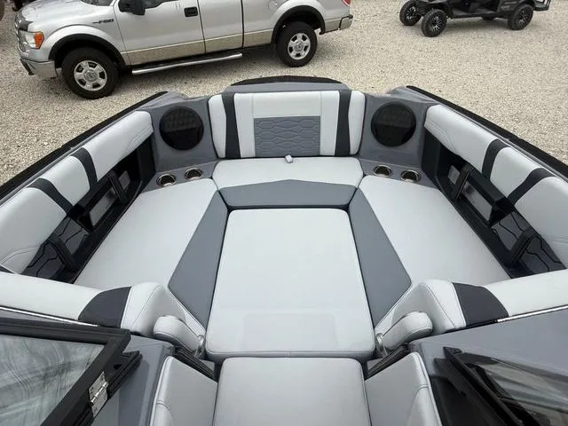 Slide: The Image of Malibu Wakesetter 22 MXZ 2025 - 5