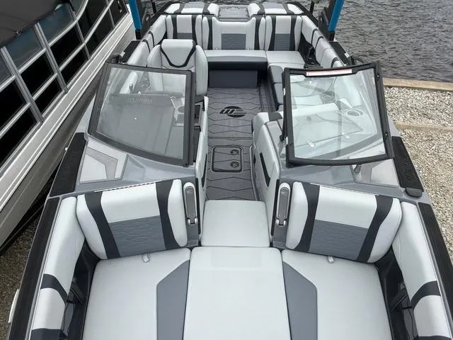 Slide: The Image of Malibu Wakesetter 22 MXZ 2025 - 6