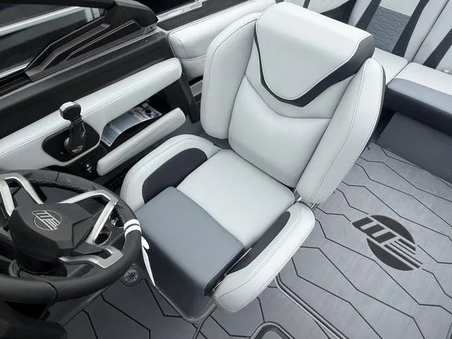 Slide: The Image of Malibu Wakesetter 22 MXZ 2025 - 7