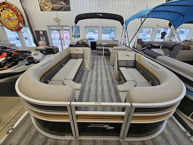 Slide: The Image of Bennington 22 SXL 2025 - 3