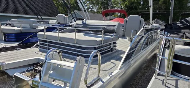 Slide: The Image of Bennington SX Swingback 25 SXSB 2025 - 11