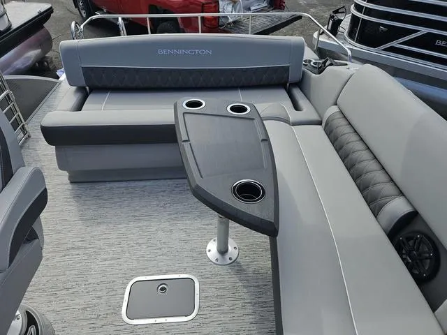 Slide: The Image of Bennington R Swingback 25 RSB 2025 - 20