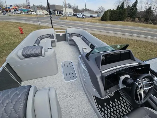 Slide: The Image of Bennington R Swingback 25 RSB 2025 - 8