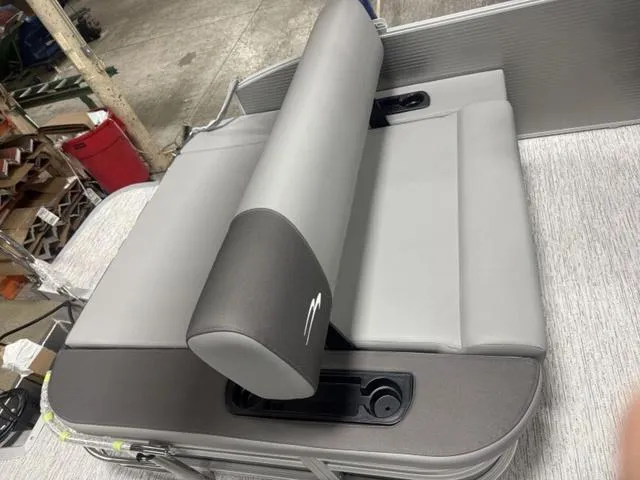 Slide: The Image of Bennington S Swingback 22 SSB 2025 - 14