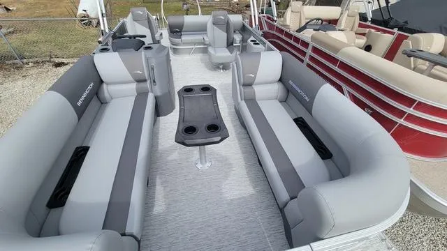 Slide: The Image of Bennington S Swingback 22 SSB 2025 - 2