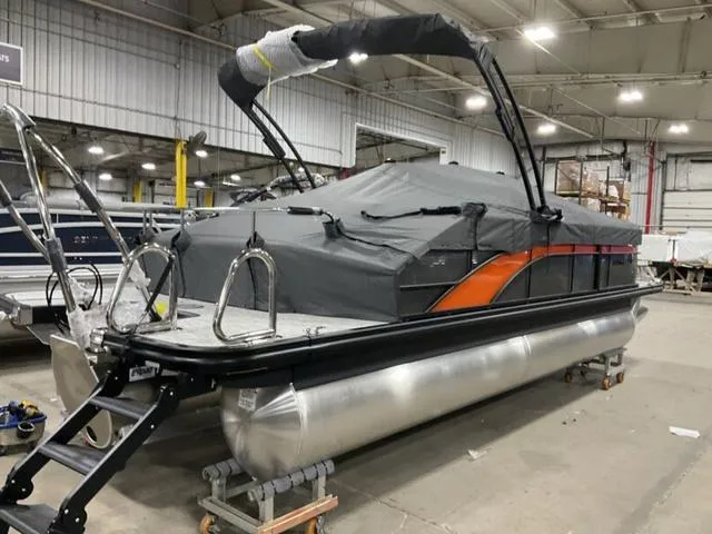 Slide: The Image of Bennington SX Swingback 22 SXSB 2025 - 13